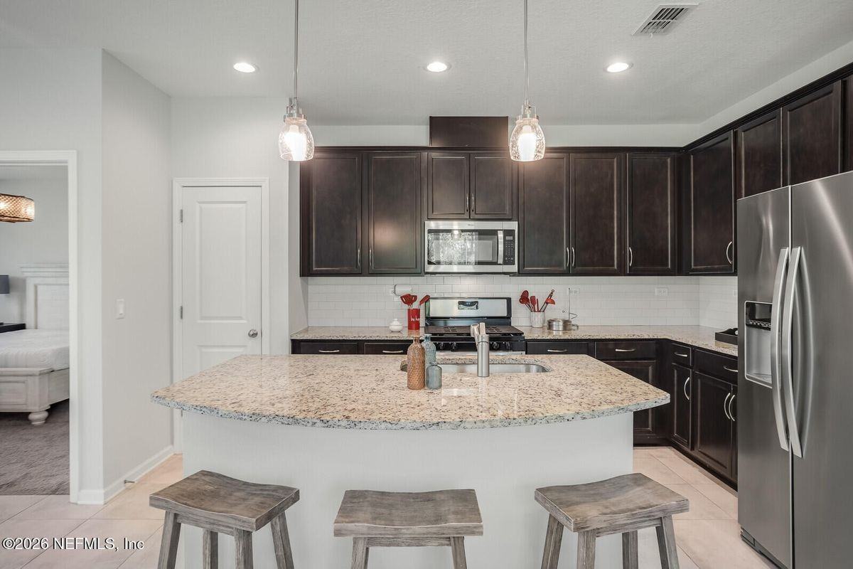 416 Charlie Way - Photo 5 of 37