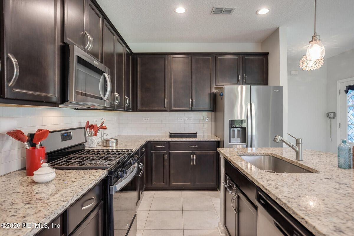 416 Charlie Way - Photo 7 of 37