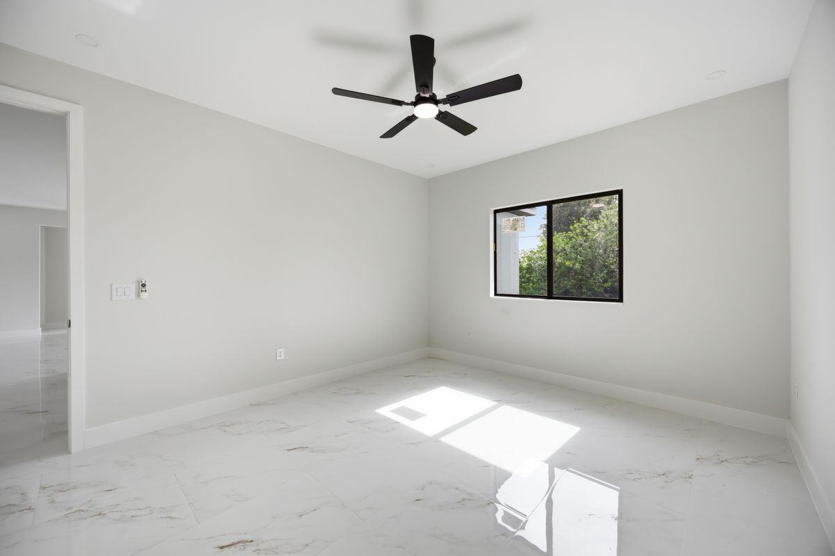 1299 Barton Ave - Photo 7 of 35