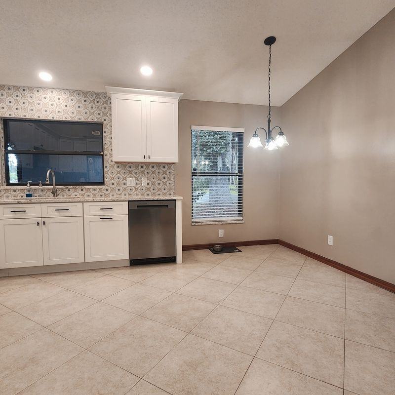 2805 Lake Tohopekaliga Blvd - Photo 4 of 11