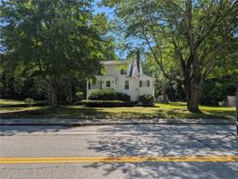 featured image of 1014 Victory Hwy ##2
