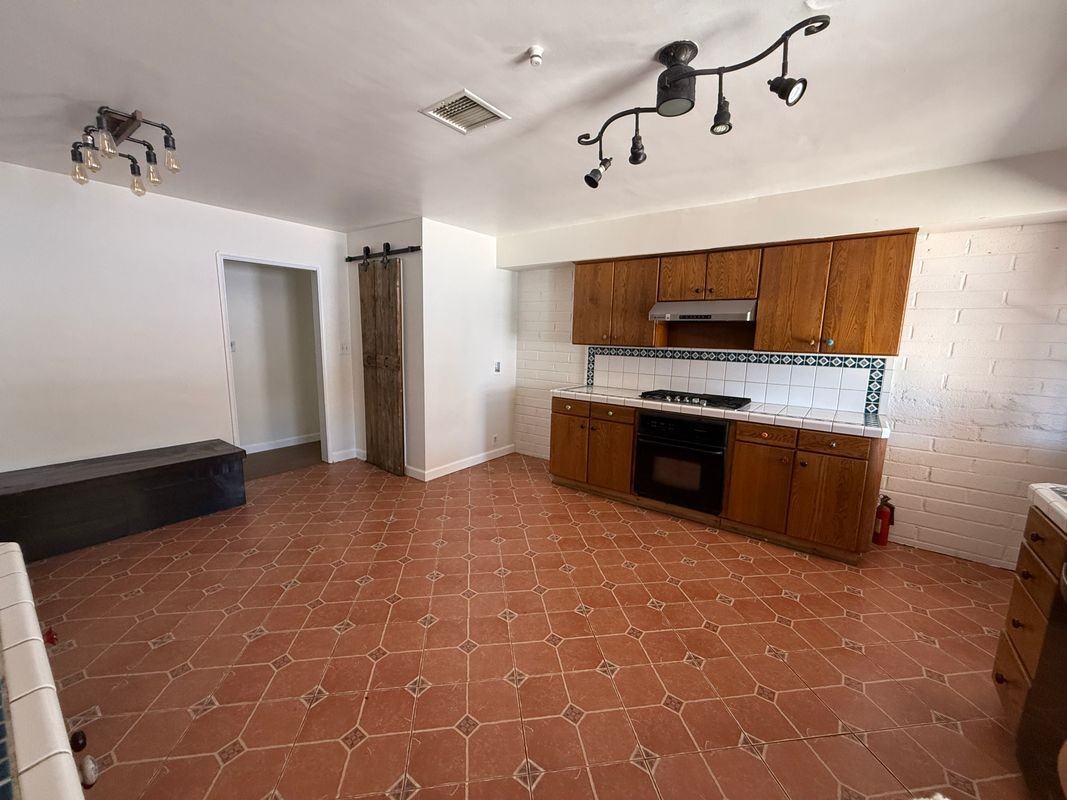 5055 Lincoln Ave - Photo 4 of 10