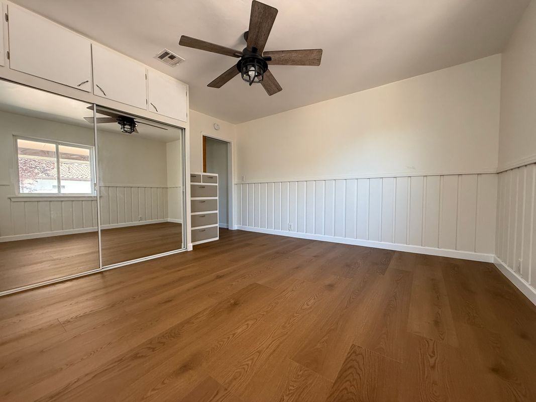 5055 Lincoln Ave - Photo 7 of 10