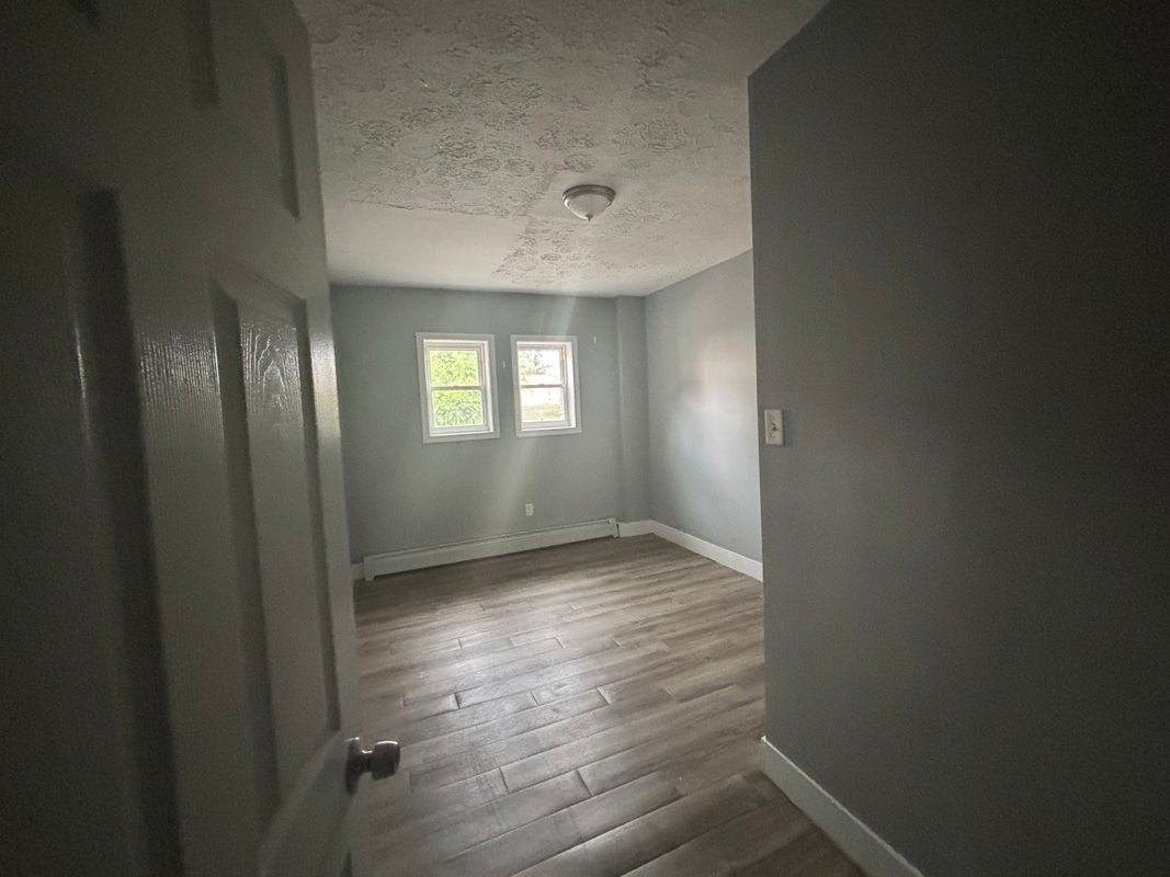 10 Sanford St ##1 - Photo 4 of 8