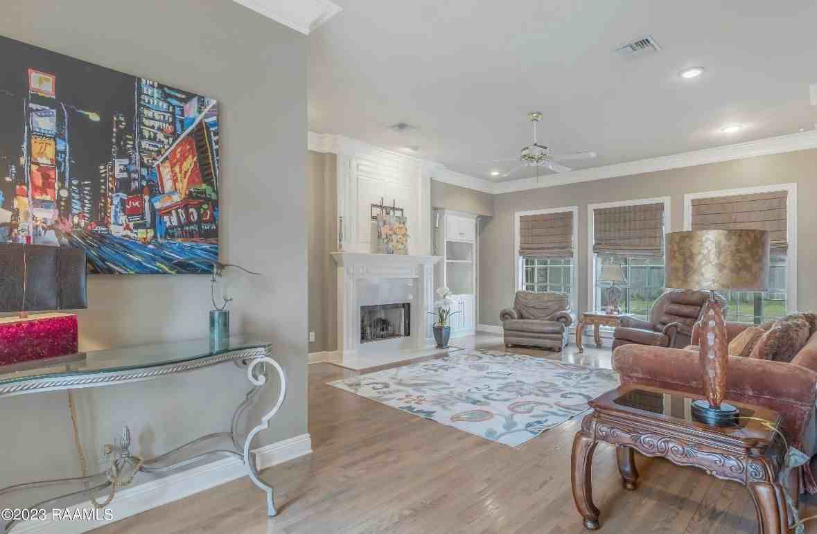 111 Hamlet Ln - Photo 3 of 24