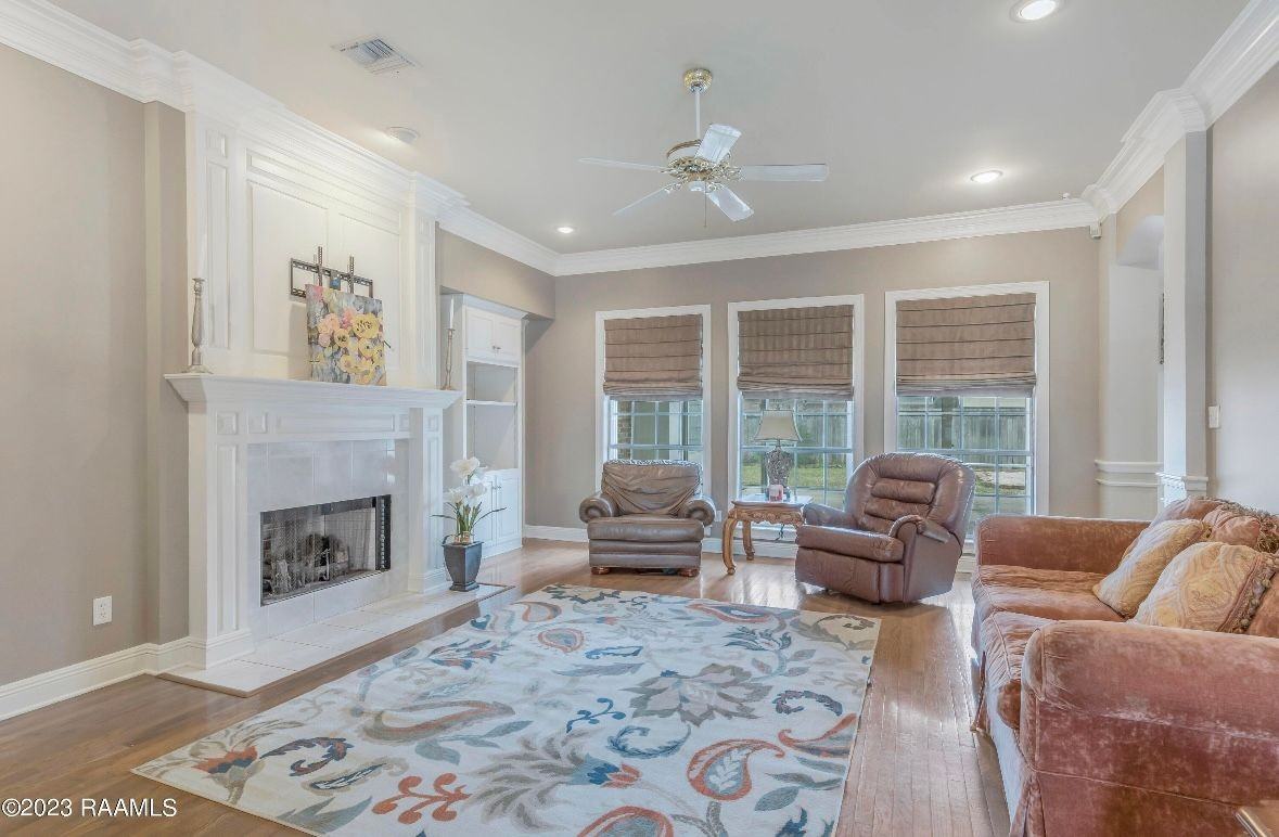 111 Hamlet Ln - Photo 4 of 24