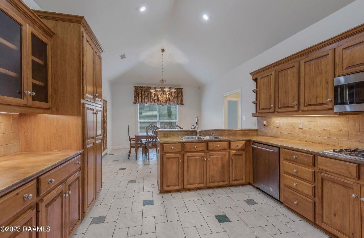 111 Hamlet Ln - Photo 6 of 24