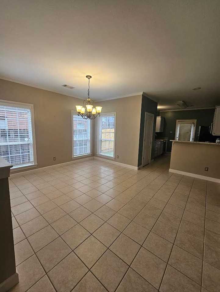 1257 Bridgewater Rd - Photo 3 of 10