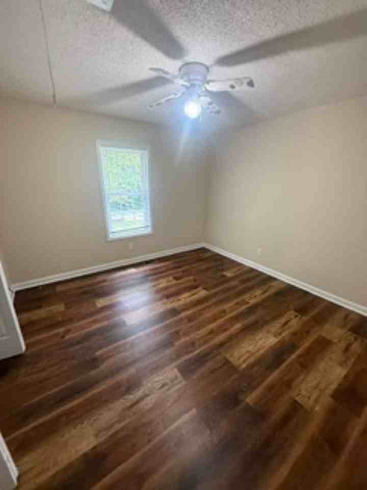 724 Breeze Hill Rd - Photo 4 of 7