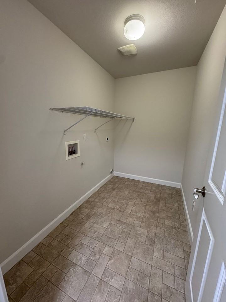 3155 Walker Rd - Photo 5 of 23
