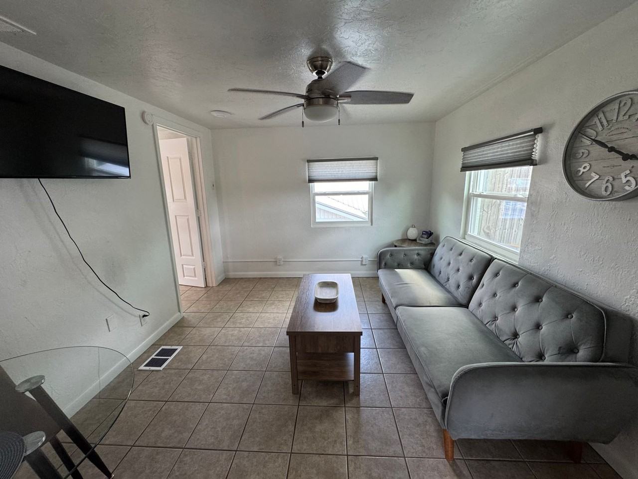102 Craven St Ne - Photo 4 of 12