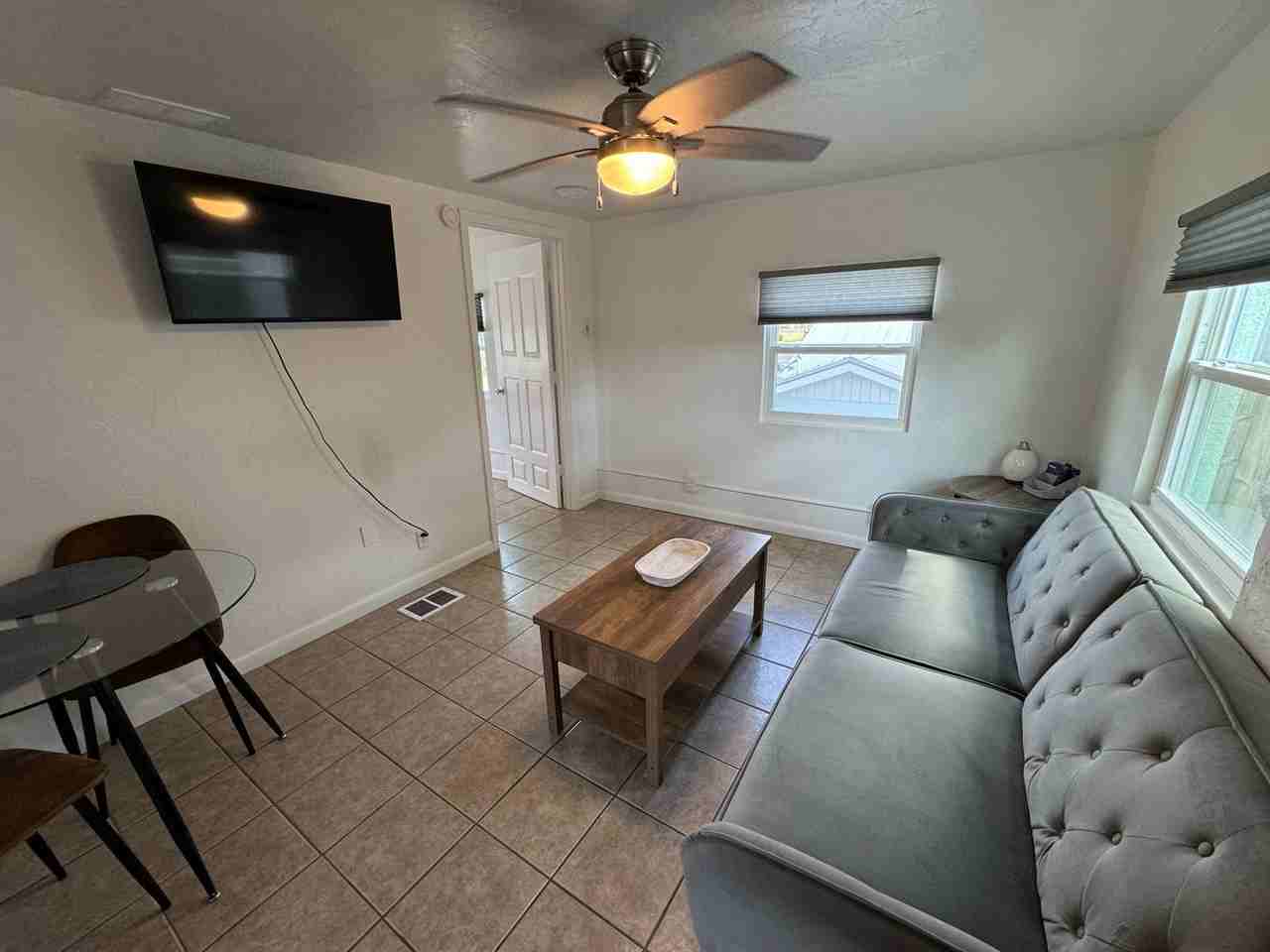 102 Craven St Ne - Photo 5 of 12
