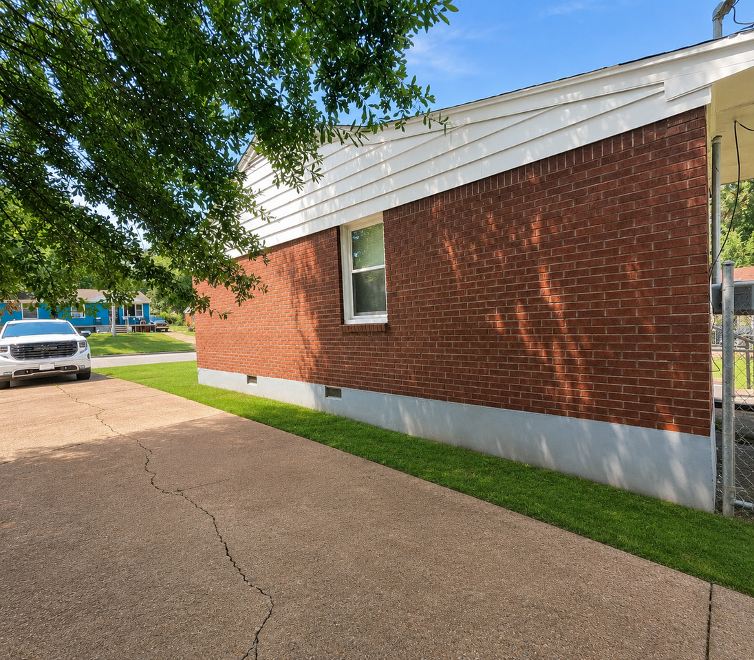 2136 Pamela Dr - Photo 2 of 8