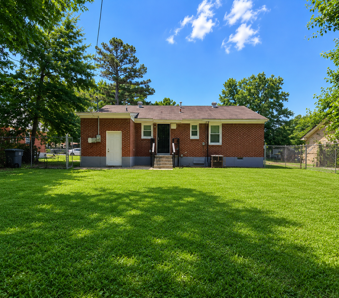 2136 Pamela Dr - Photo 3 of 8