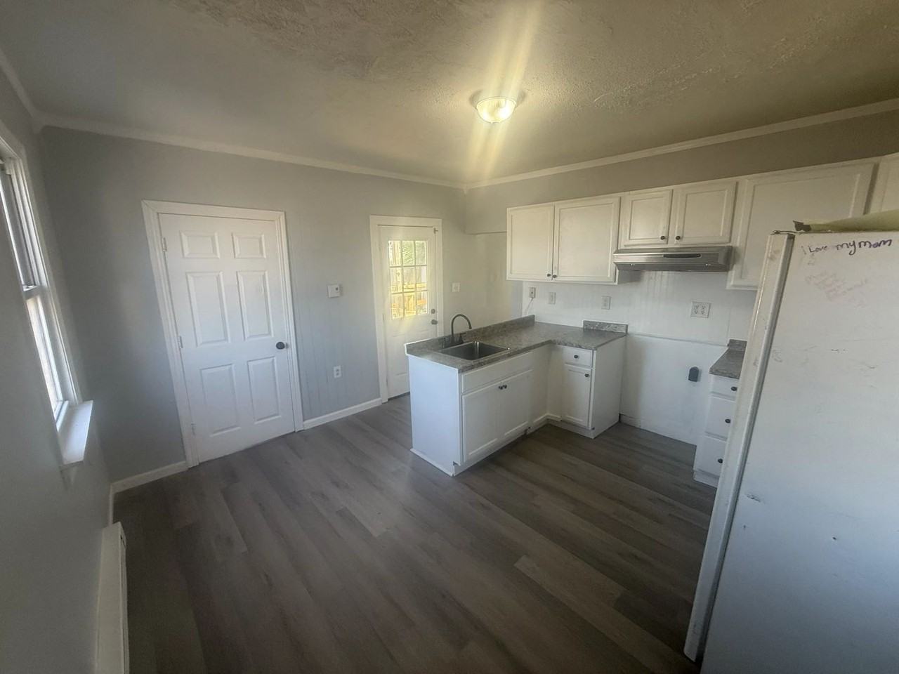 194 Green St - Photo 3 of 22