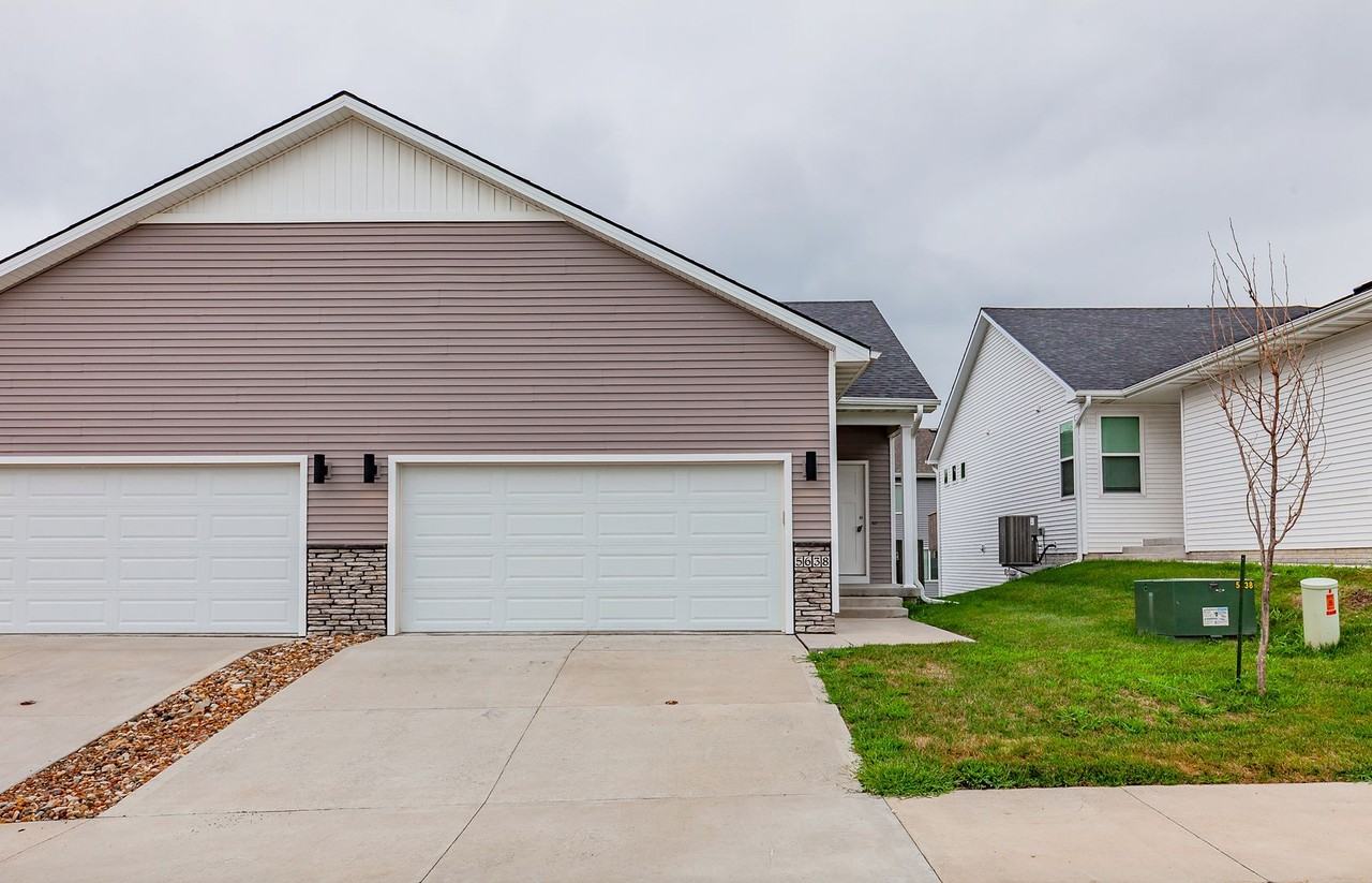 5638 Fernwood Dr - Photo 2 of 32