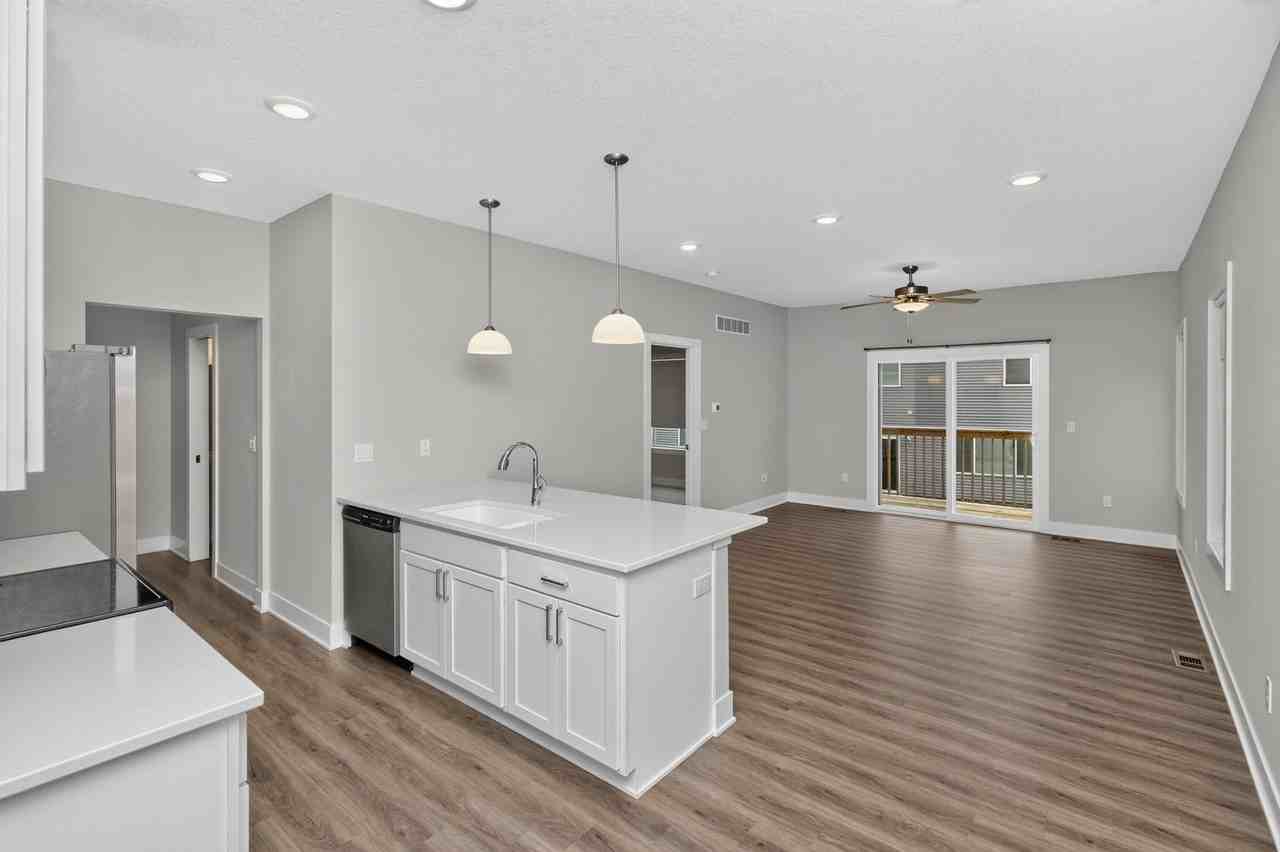 5638 Fernwood Dr - Photo 4 of 32