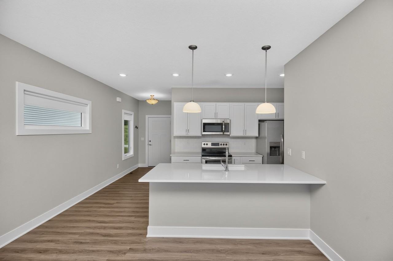 5638 Fernwood Dr - Photo 7 of 32