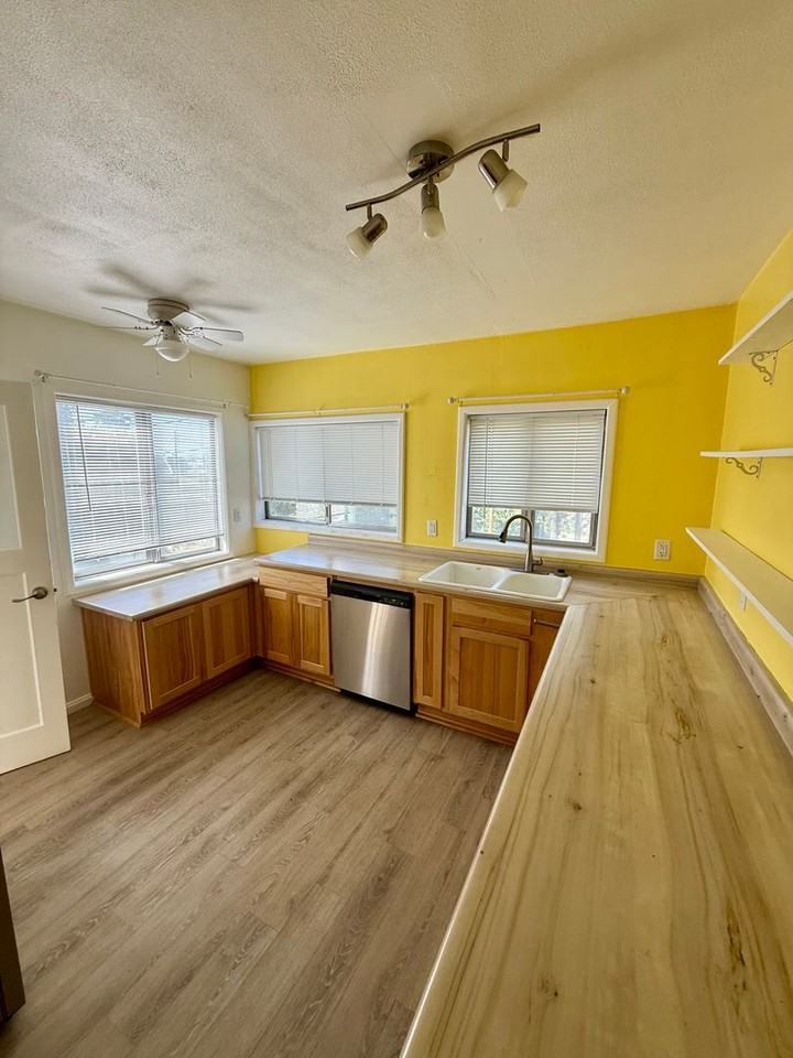 2036 Lavey St - Photo 2 of 28