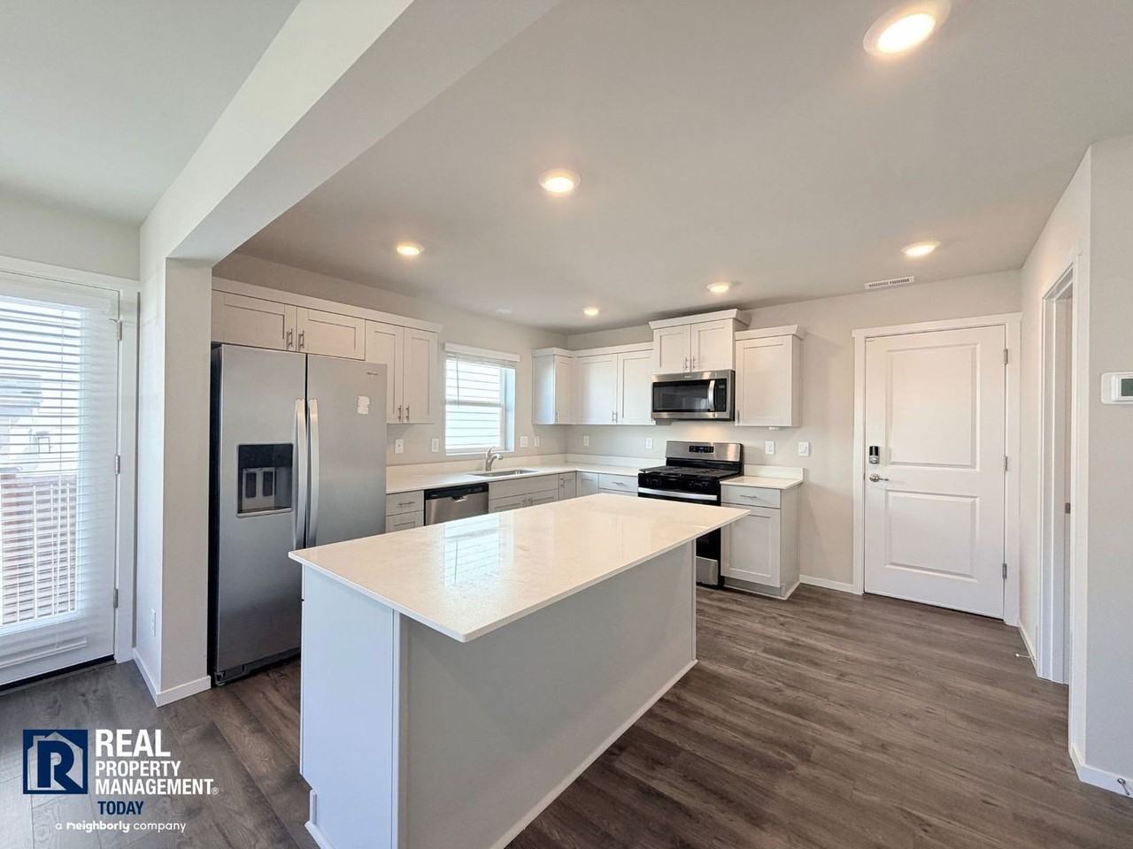 2216 Trailside Dr Ne - Photo 2 of 25