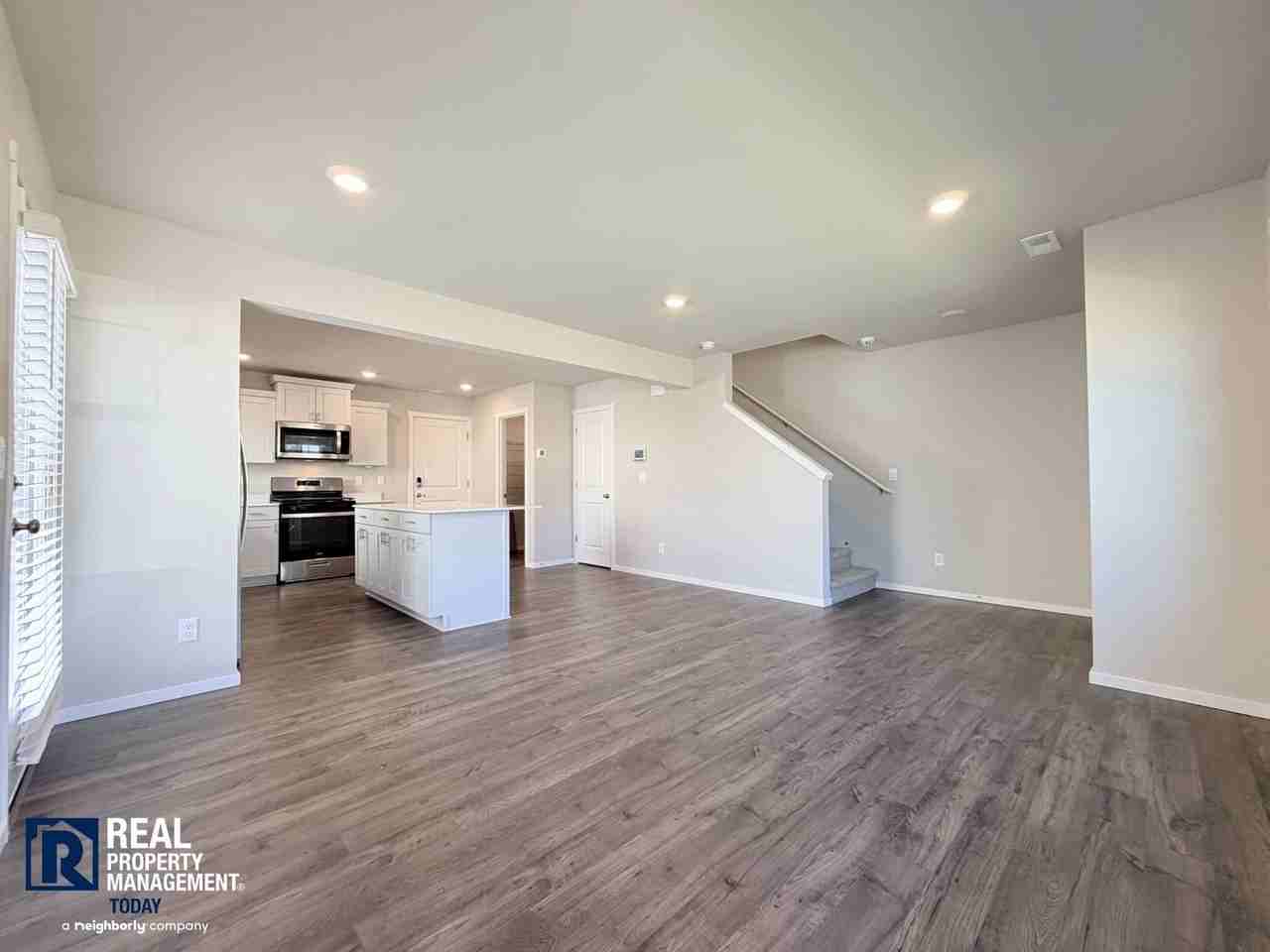 2216 Trailside Dr Ne - Photo 3 of 25