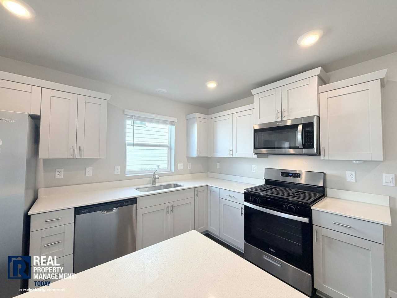 2216 Trailside Dr Ne - Photo 4 of 25