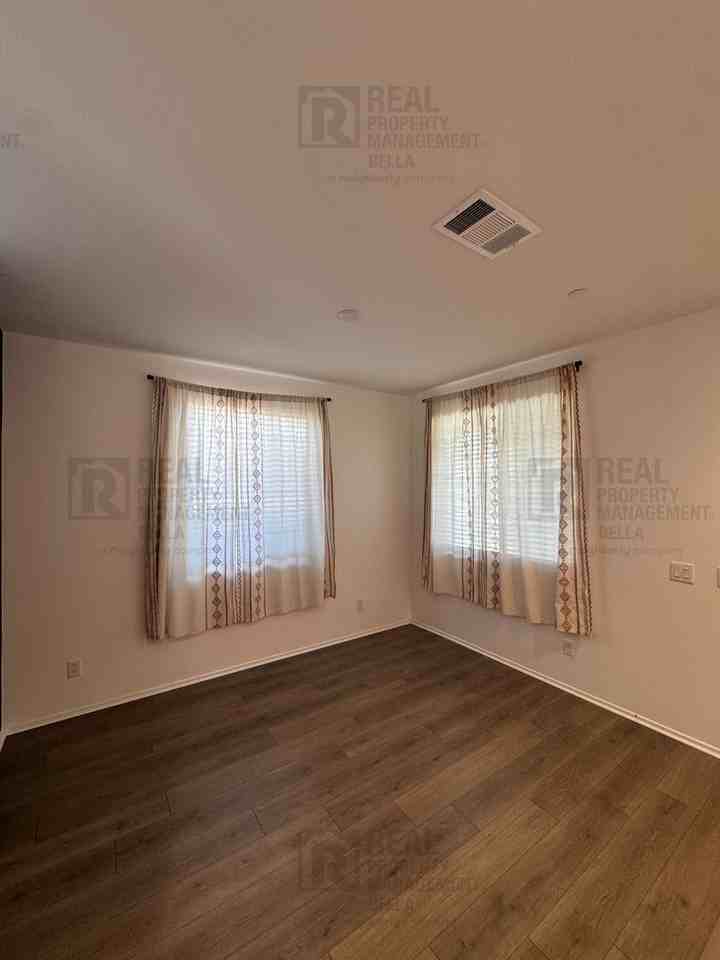 2807 Moonshimmer St - Photo 4 of 45