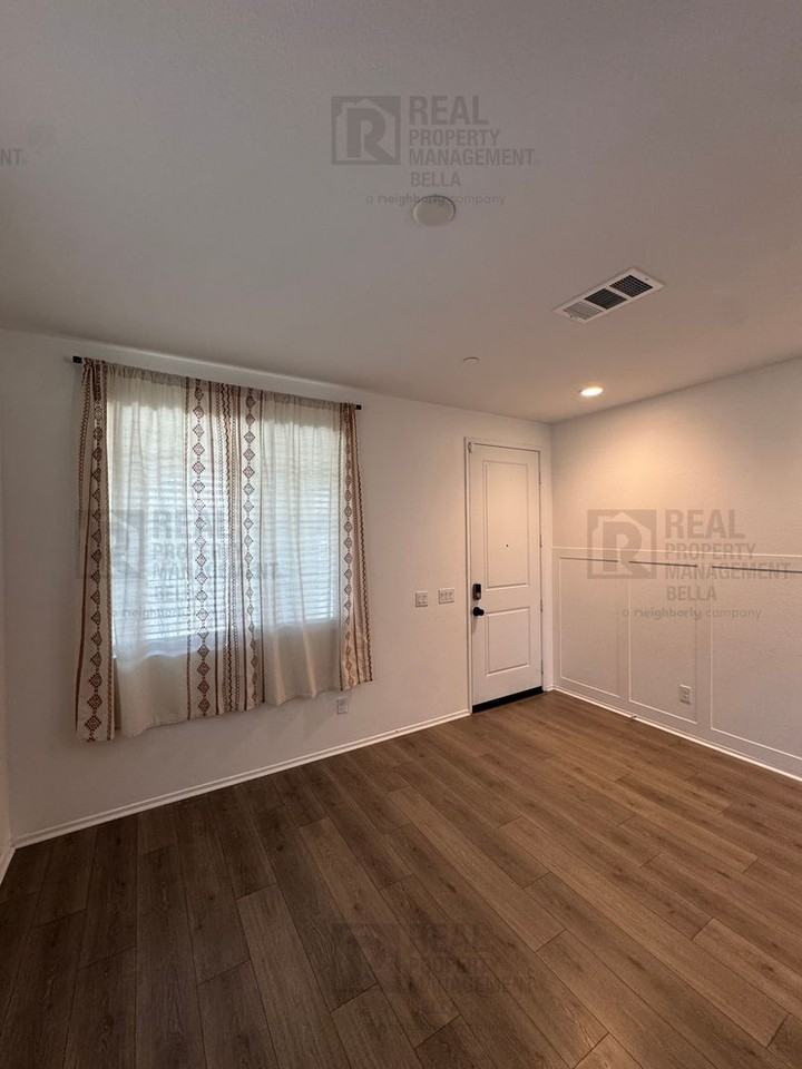 2807 Moonshimmer St - Photo 5 of 45