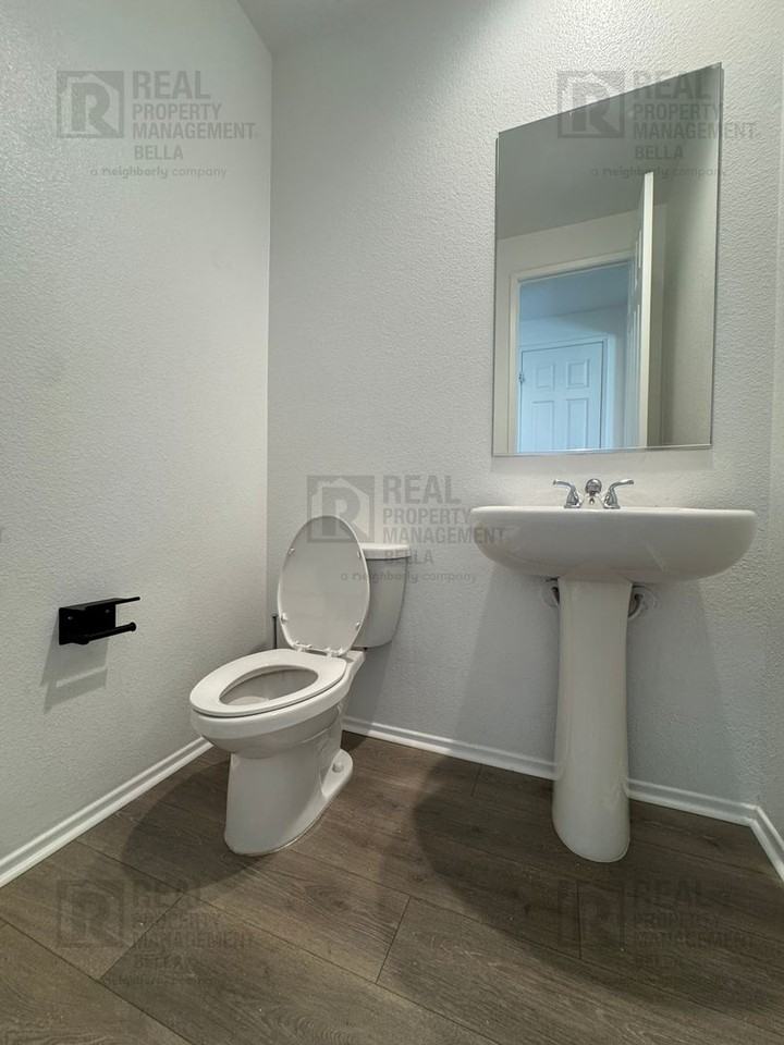 2807 Moonshimmer St - Photo 7 of 45