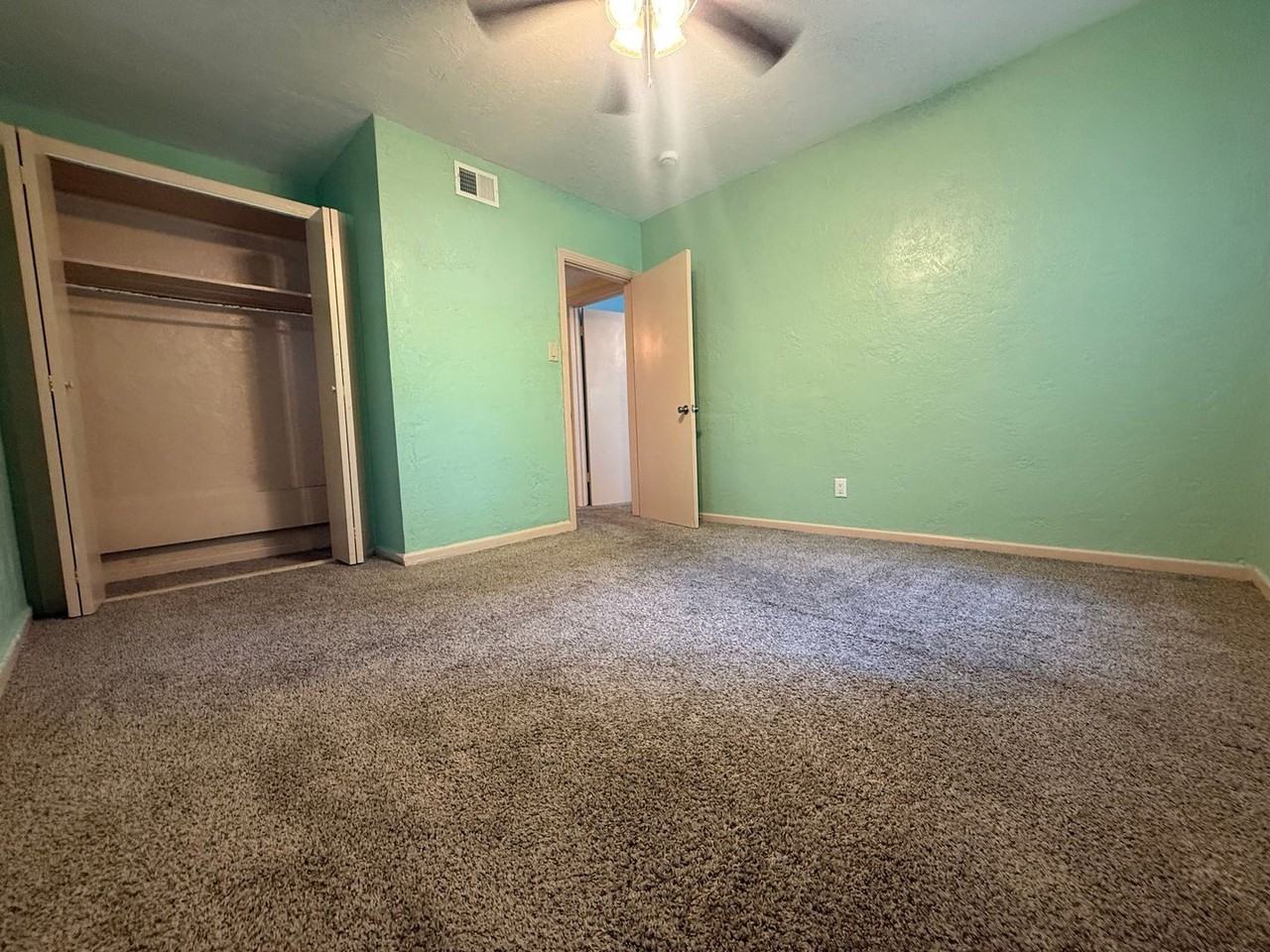 580 Berkshire Rd - Photo 6 of 14