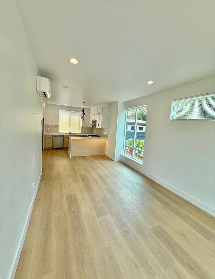 915 N 98th St #A - Photo 4 of 37