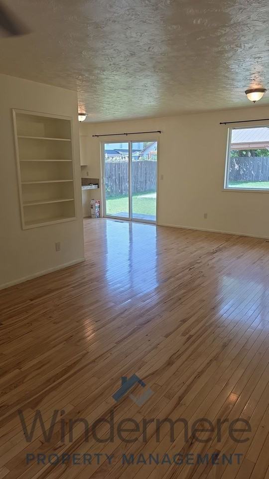 151 E Maple St - Photo 3 of 14