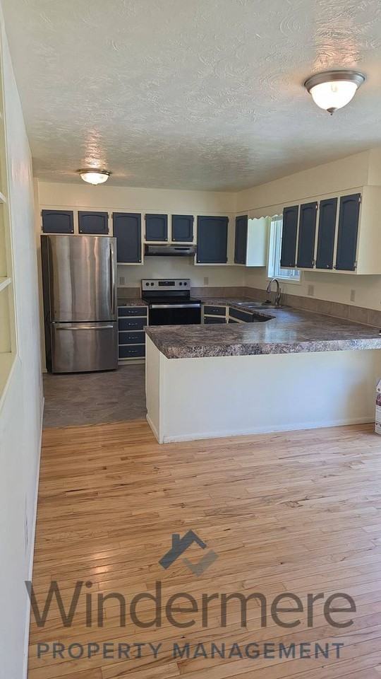 151 E Maple St - Photo 5 of 14
