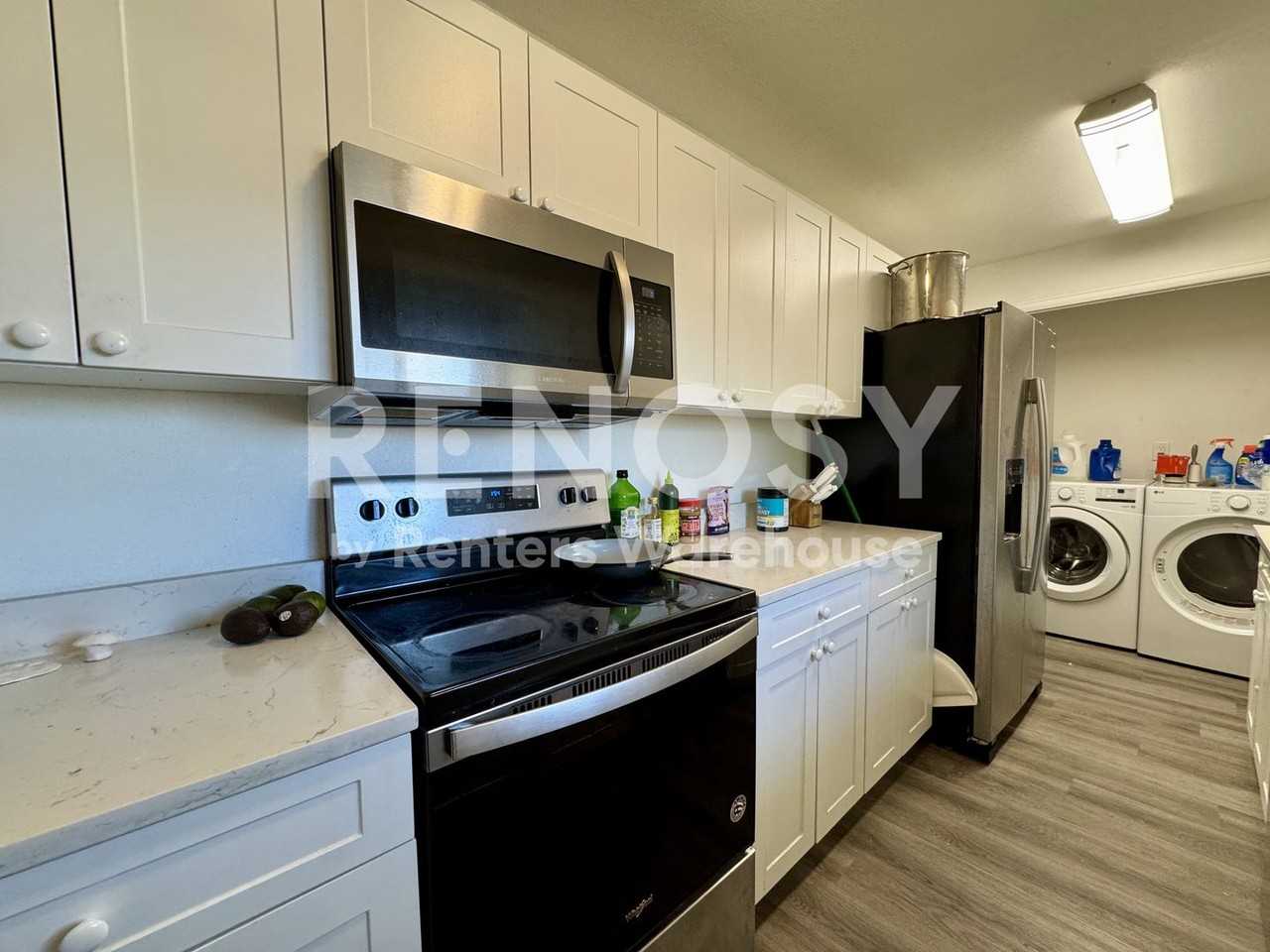 1260 Brentwood St - Photo 4 of 21