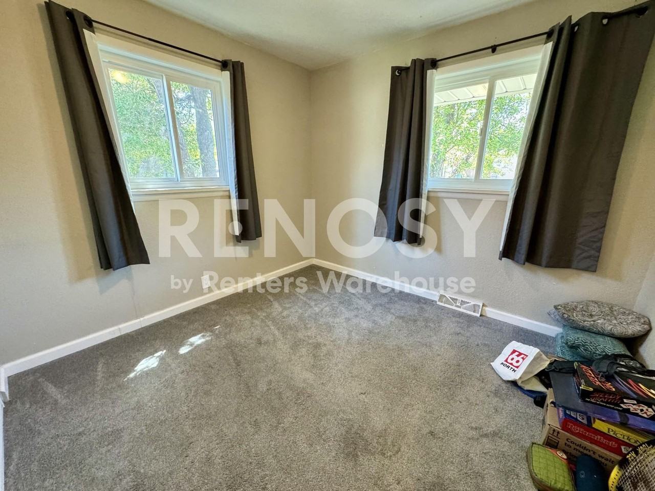 1260 Brentwood St - Photo 5 of 21