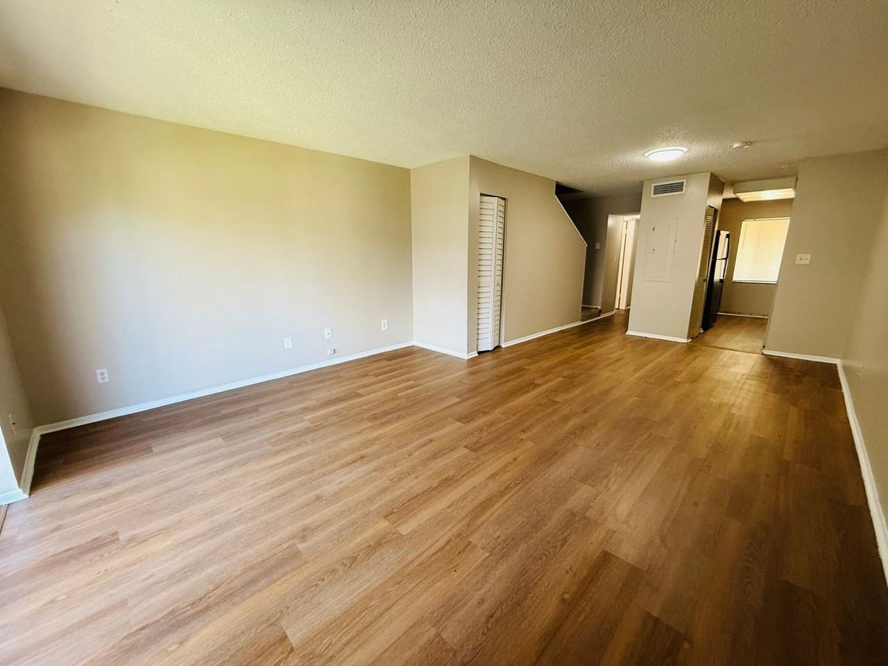 7525 Pitch Pine Cir #D - Photo 4 of 33