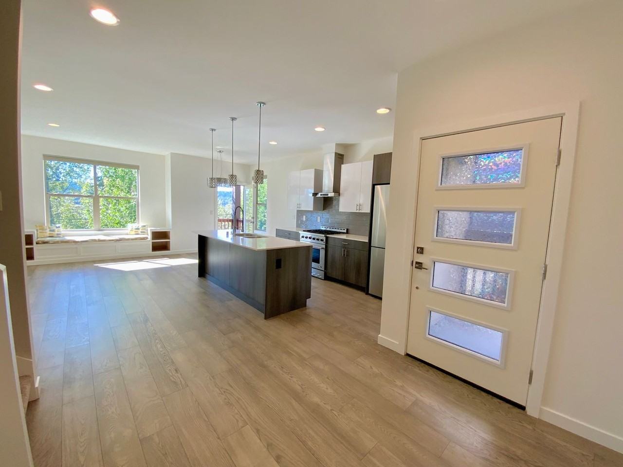 16329 Main View Ln Ne - Photo 3 of 35
