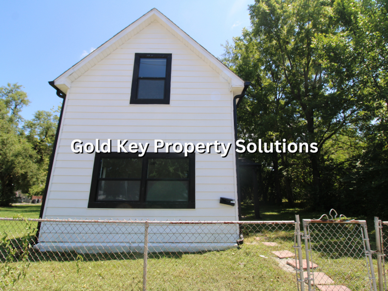 1512 Locust St - Photo 2 of 19