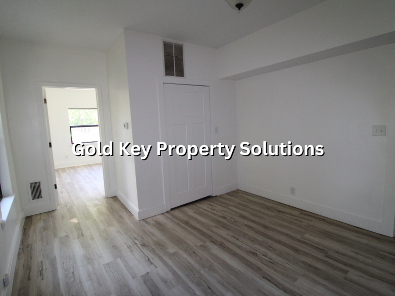 1512 Locust St - Photo 6 of 19