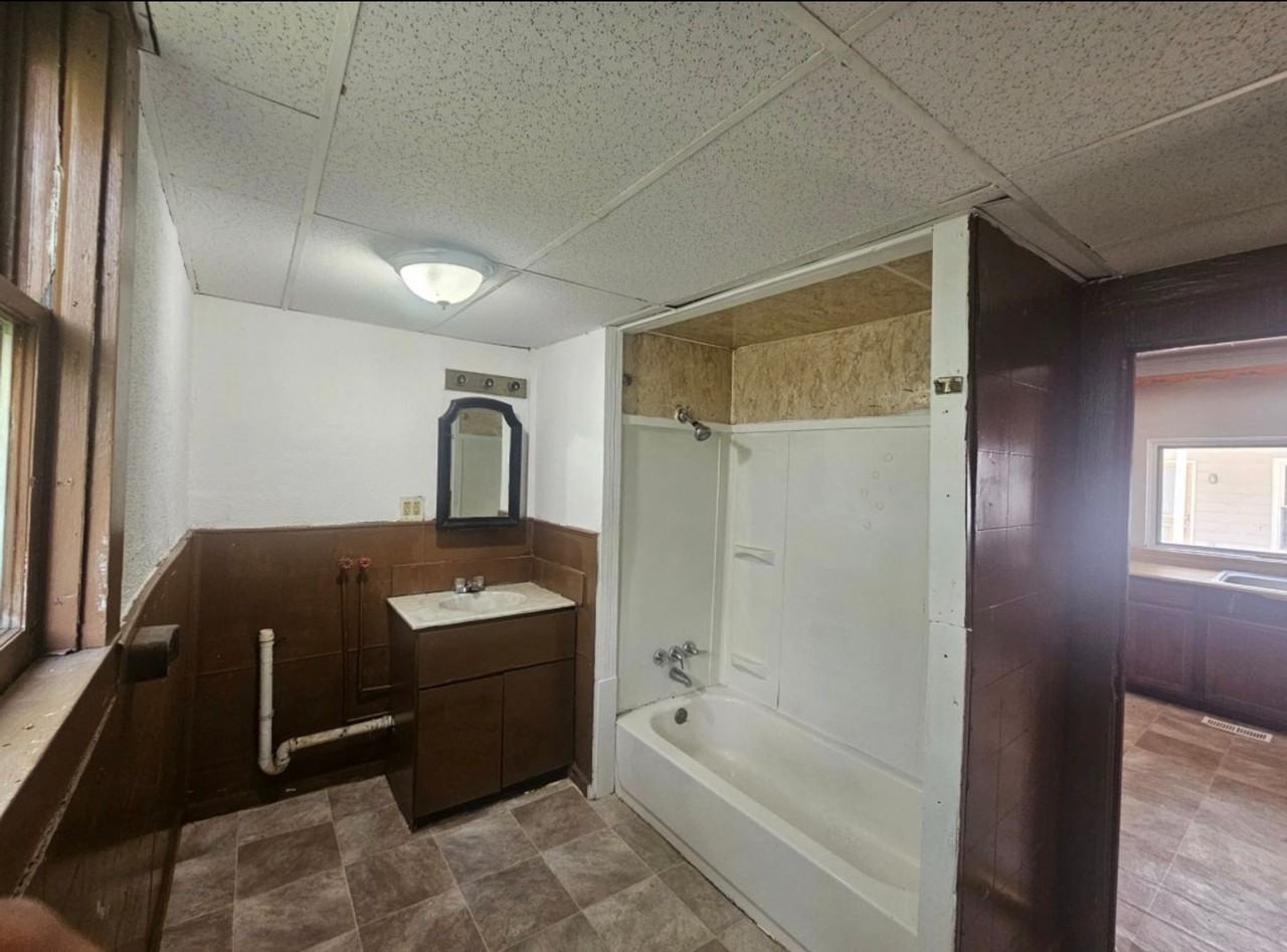 316 Columbus St - Photo 2 of 8
