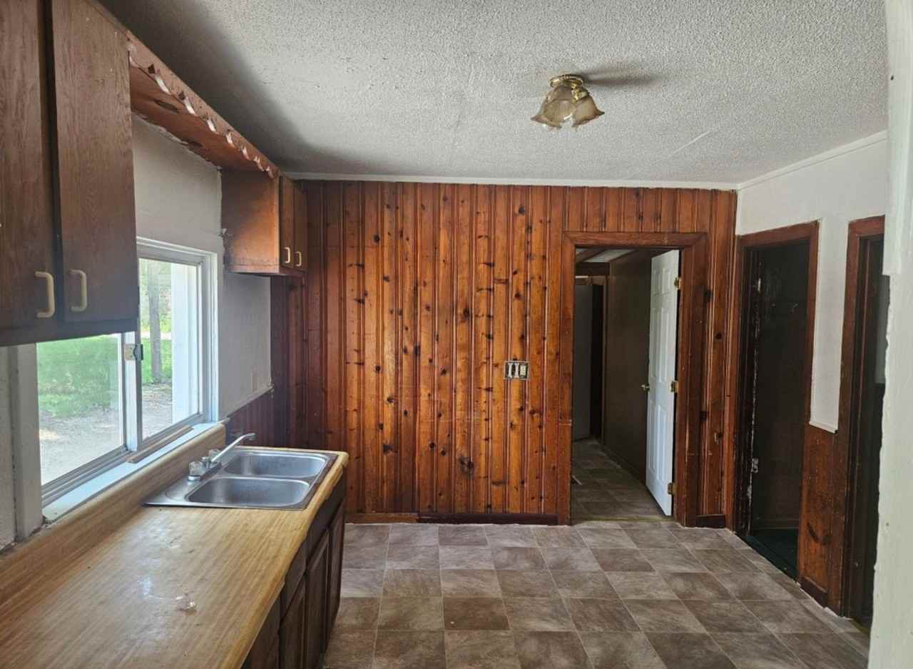 316 Columbus St - Photo 3 of 8