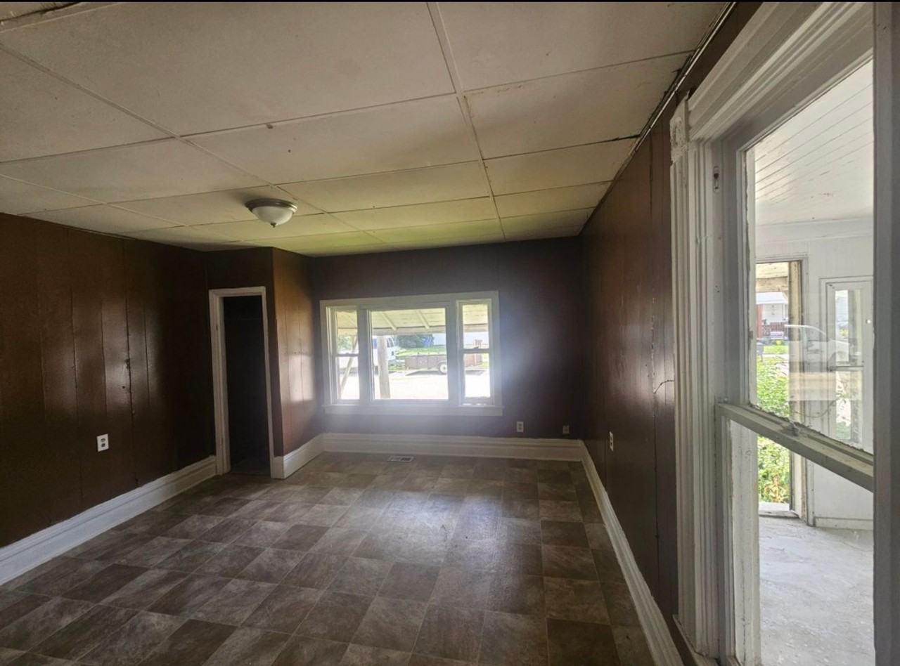 316 Columbus St - Photo 5 of 8