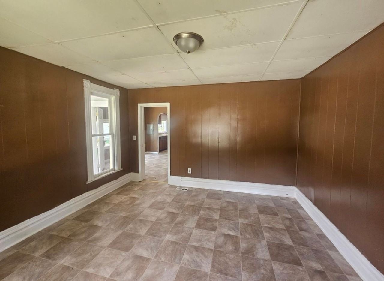 316 Columbus St - Photo 6 of 8