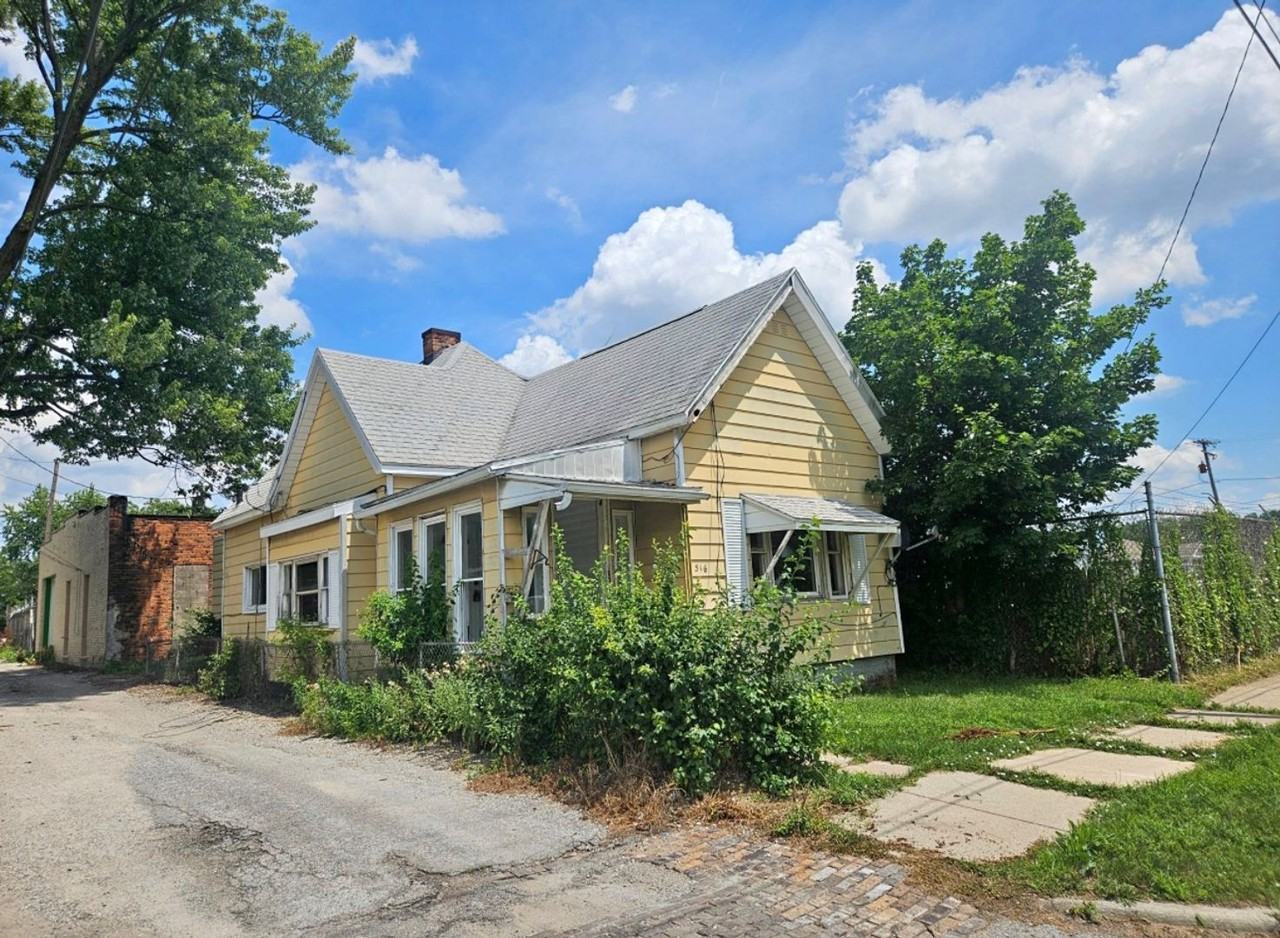 316 Columbus St - Photo 7 of 8
