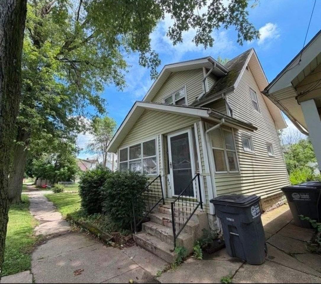 1425 Prouty Ave - Photo 4 of 22