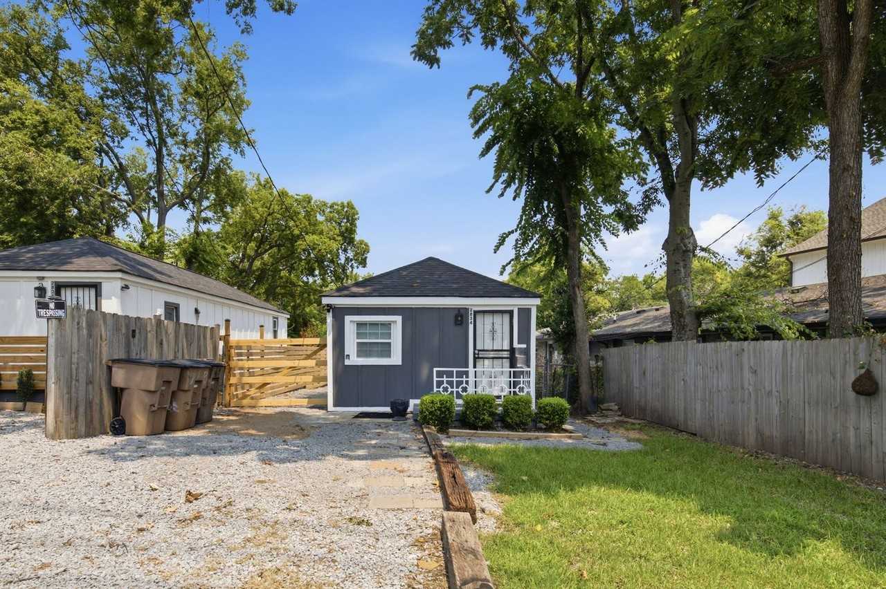 2834 Clifton Ave - Photo 2 of 27