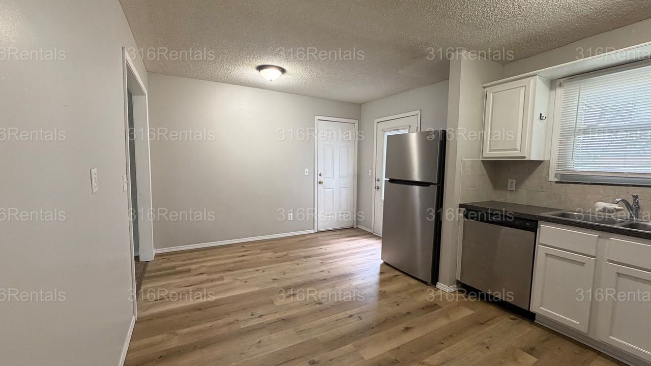 501 W Clark Ave - Photo 6 of 23