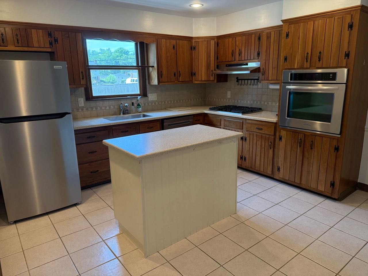 2412 Manet Rd - Photo 4 of 10