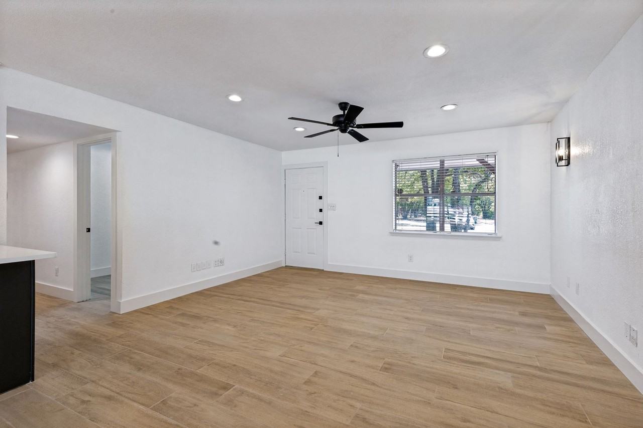 240 County Road 4358 - Photo 6 of 26
