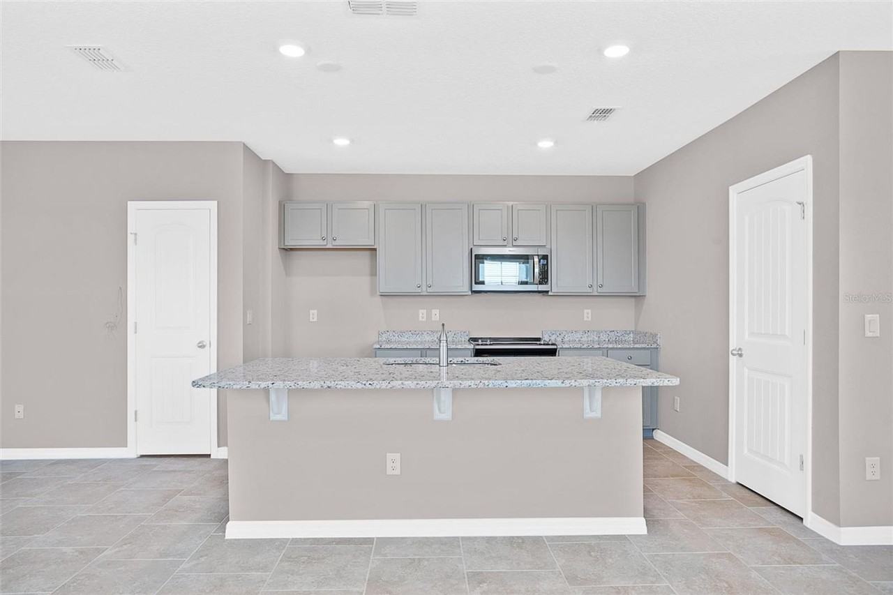 11092 Great Rock St - Photo 5 of 38